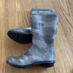 UGG Kids Unisex Girl Boy Raana Camouflage Rain Boots Size 5